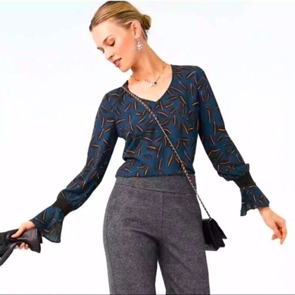 CAbi Shadow Leaf Blouse Size M Long Bell Sleeves V Neck Chiffon Pullover Relaxed - Picture 2 of 13